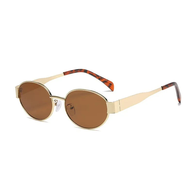 Lentes de sol de diseño redondo y montura de tono dorado para mujer